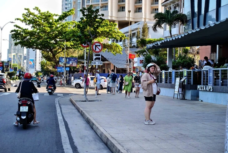 Vỉa hè đã dần thông thoáng Vỉa hè đã dần thông thoáng