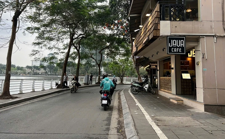 Vỉa hè đã dần thông thoáng Vỉa hè đã dần thông thoáng