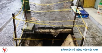 Vỉa hè tại Đà Nẵng bất ngờ sụt lún tạo thành hố sâu