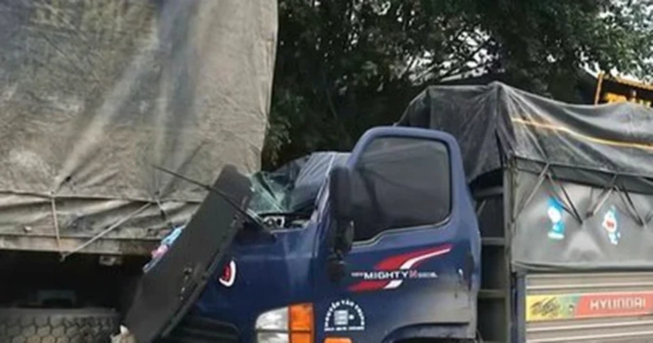 VIDEO: Ô tô tải tông xe đầu kéo, 3 người thương vong VIDEO: Ô tô tải tông xe đầu kéo, 3 người thương vong