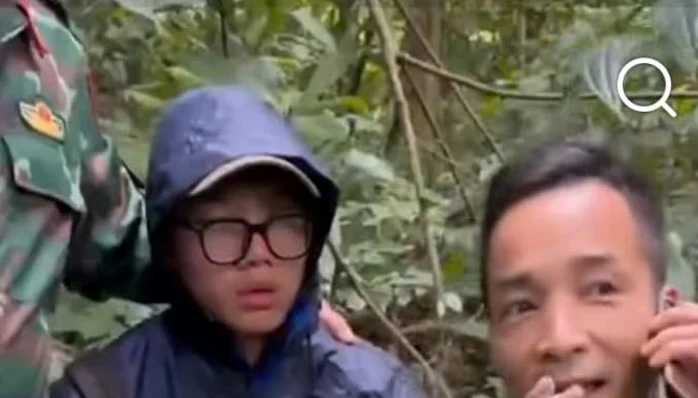 VIDEO: Tìm thấy nam sinh viên mất tích khi leo núi Tam Đảo VIDEO: Tìm thấy nam sinh viên mất tích khi leo núi Tam Đảo