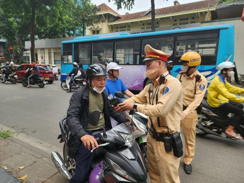 Việc bãi bỏ Nghị định 100 không có nghĩa là dừng xử phạt vi phạm giao thông Việc bãi bỏ Nghị định 100 không có nghĩa là dừng xử phạt vi phạm giao thông