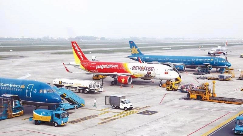 Việt Nam thúc đẩy “xanh hóa” hàng không, sân bay chuyển dần sang xe điện Việt Nam thúc đẩy “xanh hóa” hàng không, sân bay chuyển dần sang xe điện