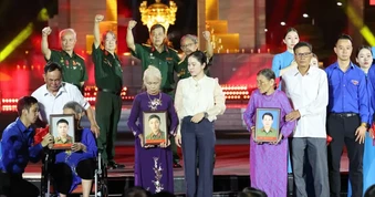 Viết tiếp những trang sử bằng kỷ vật và lòng biết ơn