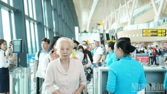 Vietnam Airlines giảm 15% giá vé cho người cao tuổi