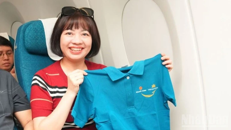 Vietnam Airlines phối hợp Bộ Quốc phòng tổ chức Chuyến bay màu xanh