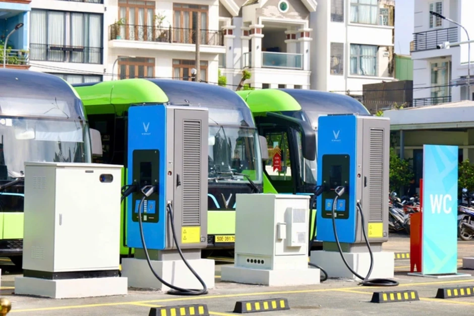 VinBus tiếp nhận 7 tuyến xe buýt điện tại TPHCM VinBus tiếp nhận 7 tuyến xe buýt điện tại TPHCM