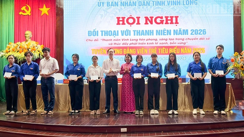 Vĩnh Long đối thoại với thanh niên và tuyên dương đảng viên trẻ tiêu biểu Vĩnh Long đối thoại với thanh niên và tuyên dương đảng viên trẻ tiêu biểu