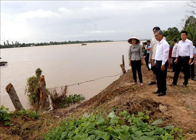 Vĩnh Long: Khẩn trương xử lý các điểm sạt lở tại xã Quới Thiện Vĩnh Long: Khẩn trương xử lý các điểm sạt lở tại xã Quới Thiện