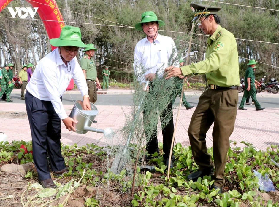 Vĩnh Long phát động “Tết trồng cây đời đời nhớ ơn Bác Hồ” Vĩnh Long phát động “Tết trồng cây đời đời nhớ ơn Bác Hồ”