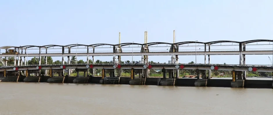 Vĩnh Long vận chuyển 39.800 m³ nước thô cho các nhà máy khi độ mặn trên 2‰ Vĩnh Long vận chuyển 39.800 m³ nước thô cho các nhà máy khi độ mặn trên 2‰