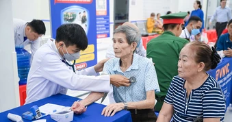 VNVC tài trợ vaccine và kho lạnh chuẩn quốc tế cho Côn Đảo, TP.HCM