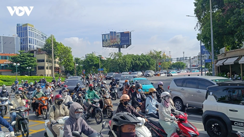 Vòng xoay Điện Biên Phủ (TP.HCM) thông thoáng hơn sau những ngày đầu ùn tắc Vòng xoay Điện Biên Phủ (TP.HCM) thông thoáng hơn sau những ngày đầu ùn tắc