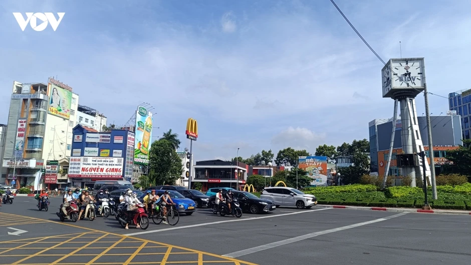 Vòng xoay Điện Biên Phủ (TP.HCM) thông thoáng hơn sau những ngày đầu ùn tắc Vòng xoay Điện Biên Phủ (TP.HCM) thông thoáng hơn sau những ngày đầu ùn tắc