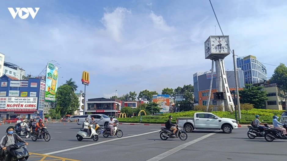 Vòng xoay Điện Biên Phủ (TP.HCM) thông thoáng hơn sau những ngày đầu ùn tắc Vòng xoay Điện Biên Phủ (TP.HCM) thông thoáng hơn sau những ngày đầu ùn tắc