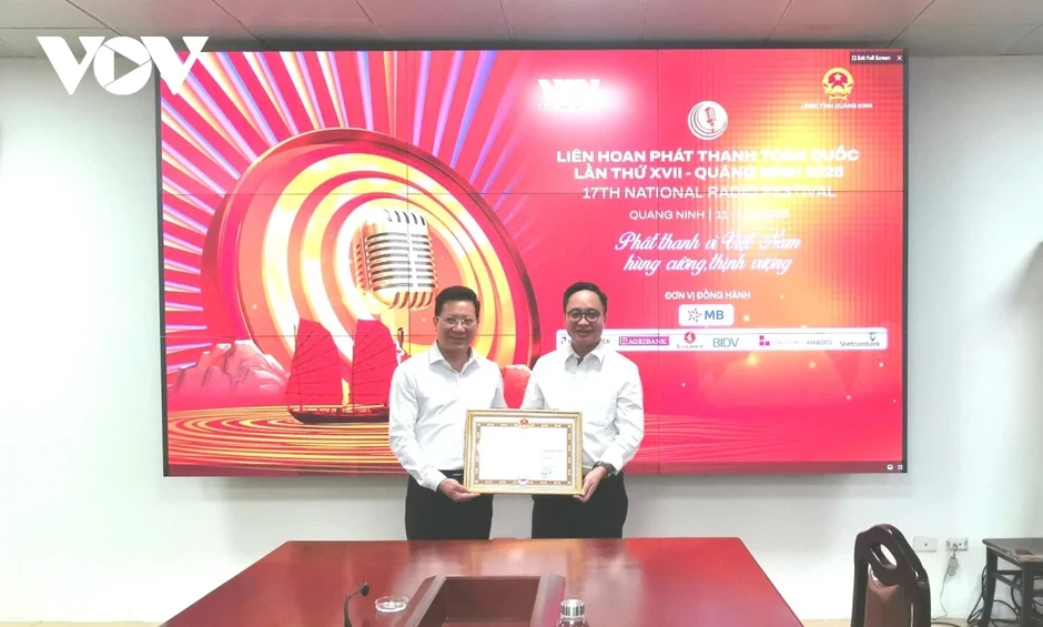 TinVina tặng Bằng khen Sở Văn hóa Thể thao và Du lịch Quảng Ninh TinVina tặng Bằng khen Sở Văn hóa Thể thao và Du lịch Quảng Ninh