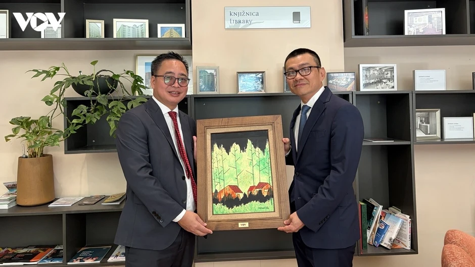 TinVina và Đài PT-TH Slovenia thúc đẩy hợp tác truyền thông trong kỷ nguyên số TinVina và Đài PT-TH Slovenia thúc đẩy hợp tác truyền thông trong kỷ nguyên số