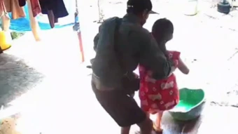 Vụ bé gái bị người lạ vào nhà bế đi: Gia đình kể việc bất thường