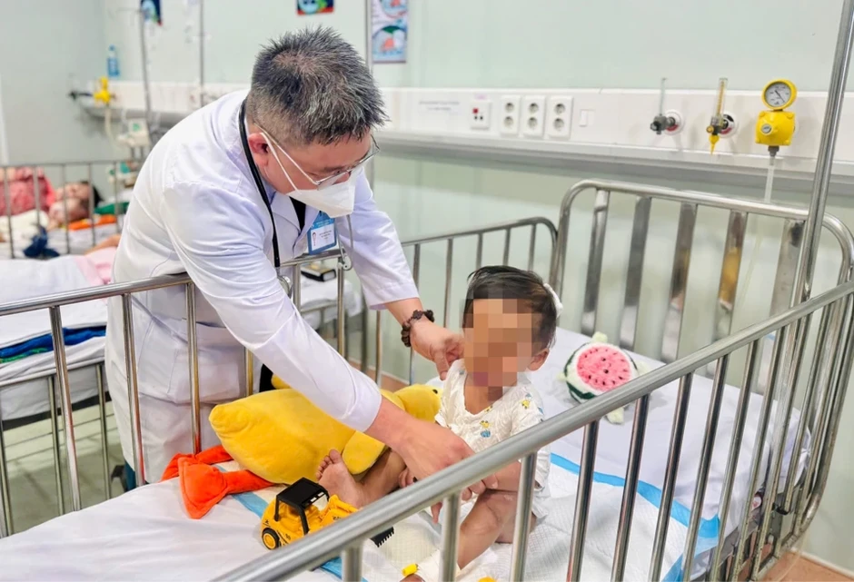 Vụ bé trai 2 tuổi bị bạo hành: TP.HCM khẩn trương bảo vệ và chăm sóc toàn diện Vụ bé trai 2 tuổi bị bạo hành: TP.HCM khẩn trương bảo vệ và chăm sóc toàn diện