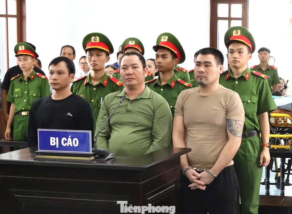 Vụ bị đánh đến 'thân tàn ma dại': 3 bị cáo lĩnh hơn 10 năm tù, bồi thường 315 triệu đồng Vụ bị đánh đến 'thân tàn ma dại': 3 bị cáo lĩnh hơn 10 năm tù, bồi thường 315 triệu đồng