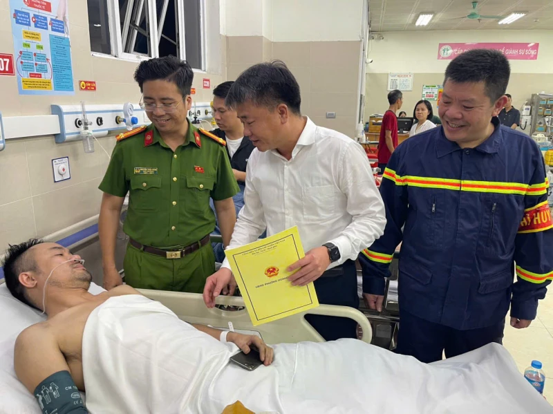 Vụ cháy nhà 7 tầng ở phường Hoàng Mai: Những nạn nhân được cứu thoát thế nào? Vụ cháy nhà 7 tầng ở phường Hoàng Mai: Những nạn nhân được cứu thoát thế nào?