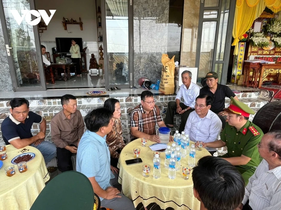 Vụ cháy ô tô làm 2 người tử vong tại cây xăng: Đà Nẵng thăm hỏi gia đình nạn nhân Vụ cháy ô tô làm 2 người tử vong tại cây xăng: Đà Nẵng thăm hỏi gia đình nạn nhân