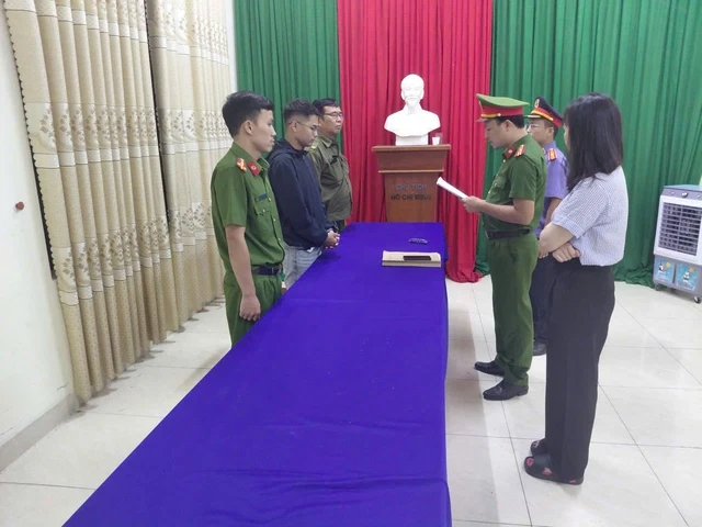 Vụ cháy ô tô ở Đà Nẵng: 2 người thiệt mạng do bỏng và ngạt khí trong xe Vụ cháy ô tô ở Đà Nẵng: 2 người thiệt mạng do bỏng và ngạt khí trong xe
