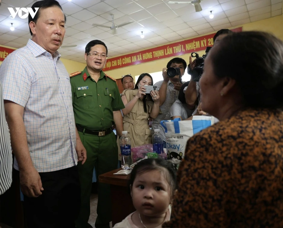 Vụ cháy xe khách ở Đồng Nai: 1 nạn nhân xin xuất viện về lo hậu sự vì con tử vong Vụ cháy xe khách ở Đồng Nai: 1 nạn nhân xin xuất viện về lo hậu sự vì con tử vong