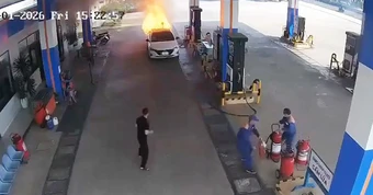 Vụ cháy xe ở cây xăng: Tài xế khai không mở cửa xe là do hoảng sợ quá!