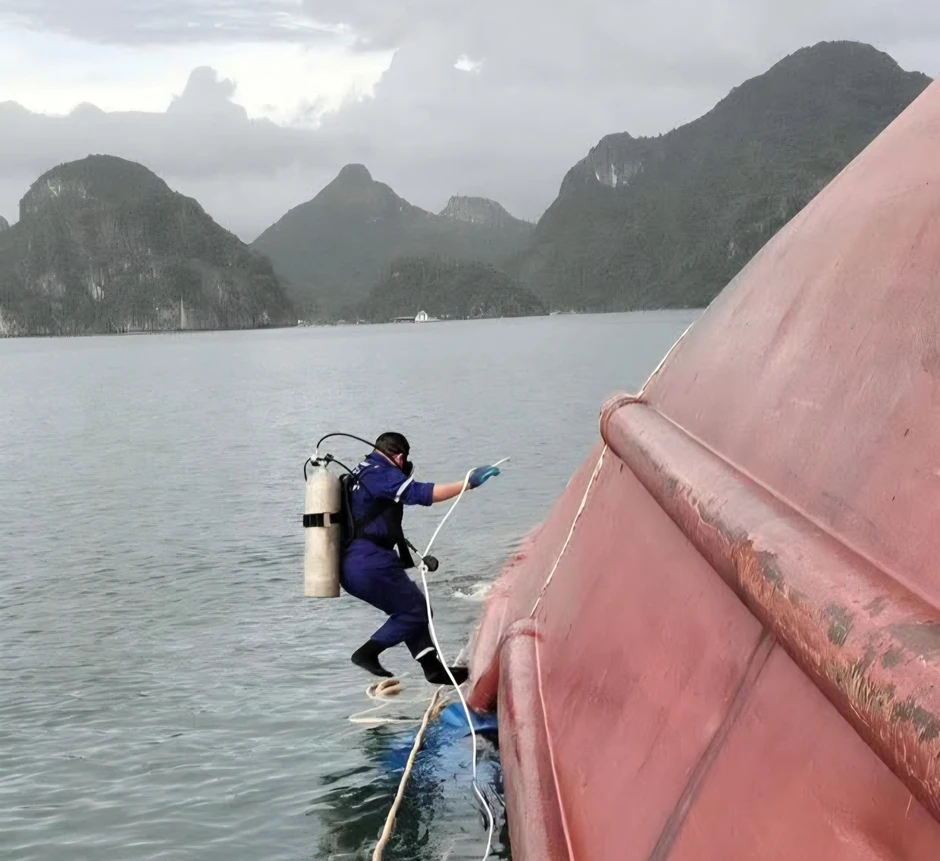 Vụ lật tàu ở Vân Đồn: Tìm thấy 1 thi thể