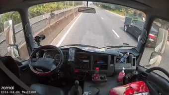 Vụ nam tài xế nhảy khỏi xe, cứu bé gái 2 tuổi đi bộ giữa quốc lộ: Gia đình cháu bé nói gì?