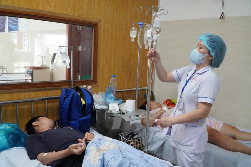 Vụ ngộ độc bánh mì ở Vũng Tàu: Hơn 50% mẫu bệnh nhân dương tính với vi khuẩn Salmonella Vụ ngộ độc bánh mì ở Vũng Tàu: Hơn 50% mẫu bệnh nhân dương tính với vi khuẩn Salmonella