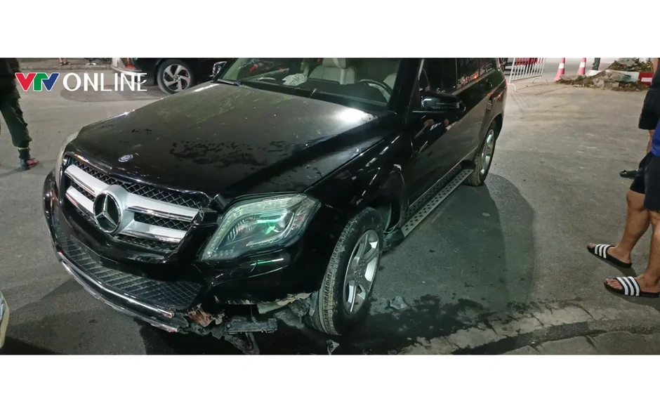 Vụ ô tô Mercedes gây tai nạn liên hoàn: Tài xế có nồng độ cồn Vụ ô tô Mercedes gây tai nạn liên hoàn: Tài xế có nồng độ cồn