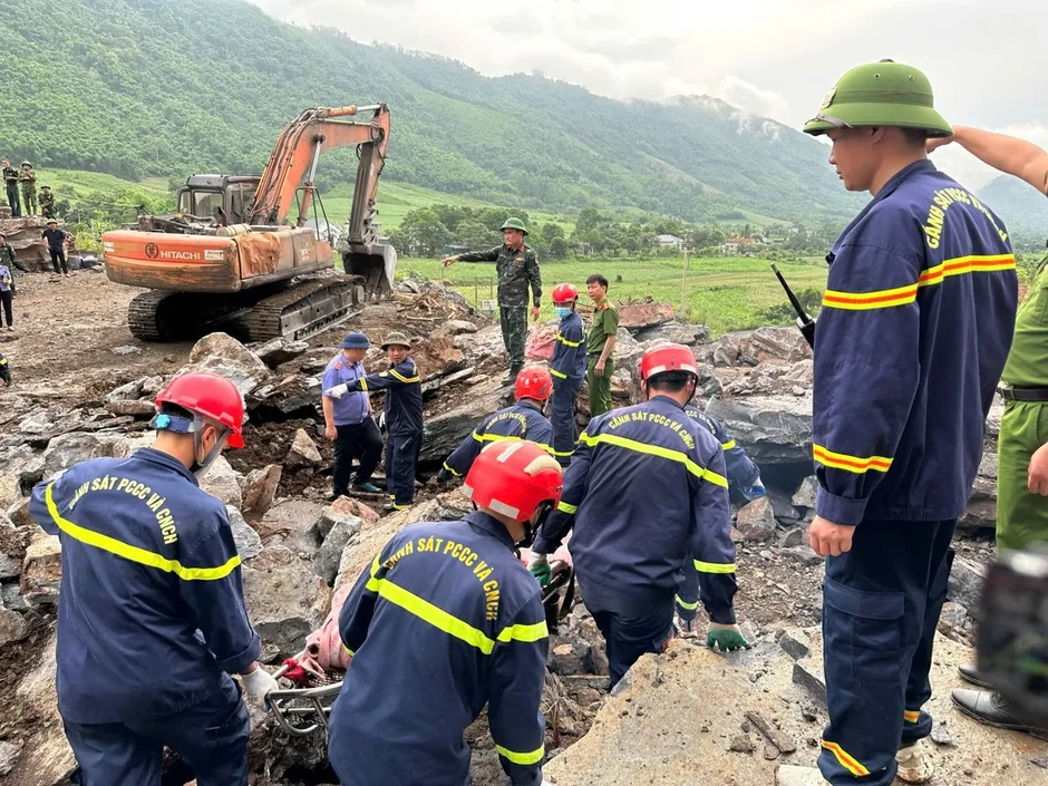 Vụ sạt lở đá làm 3 người chết ở Thanh Hóa: Bắt Giám đốc Công ty TNHH Anh Tuấn, xác định nguyên nhân Vụ sạt lở đá làm 3 người chết ở Thanh Hóa: Bắt Giám đốc Công ty TNHH Anh Tuấn, xác định nguyên nhân