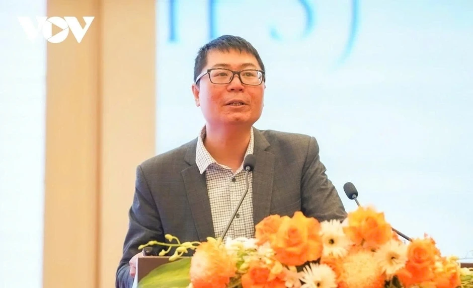 Vụ tài xế- nhạc sĩ Minh Khang: Ranh giới giữa tự vệ và xâm phạm quyền riêng tư Vụ tài xế- nhạc sĩ Minh Khang: Ranh giới giữa tự vệ và xâm phạm quyền riêng tư