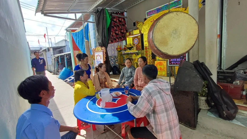 Vụ thảm án ở Tây Ninh: Cha nghi phạm xuống Cà Mau xin lỗi thông gia Vụ thảm án ở Tây Ninh: Cha nghi phạm xuống Cà Mau xin lỗi thông gia