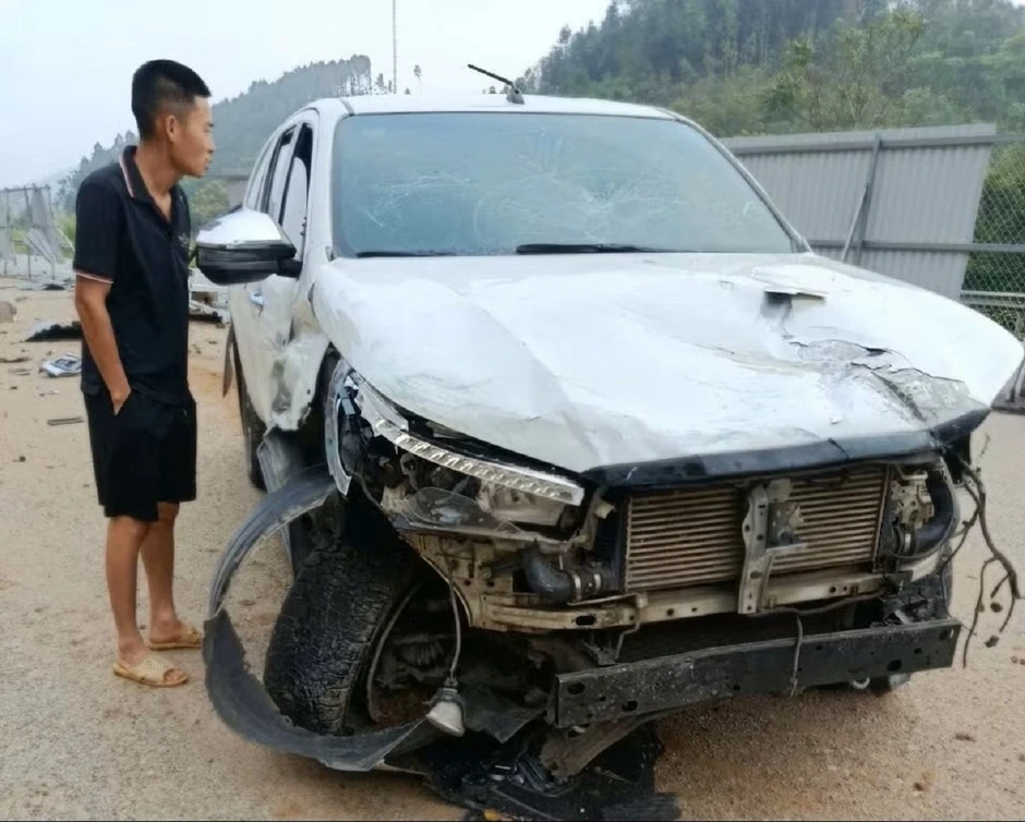 Vụ Thiếu tá công an tử vong trên cao tốc: Nổ lốp mất lái trên đường đi làm Vụ Thiếu tá công an tử vong trên cao tốc: Nổ lốp mất lái trên đường đi làm