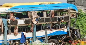Vụ xe khách lao khỏi cao tốc: 'Nhiều người đập kính ô tô cầu cứu'