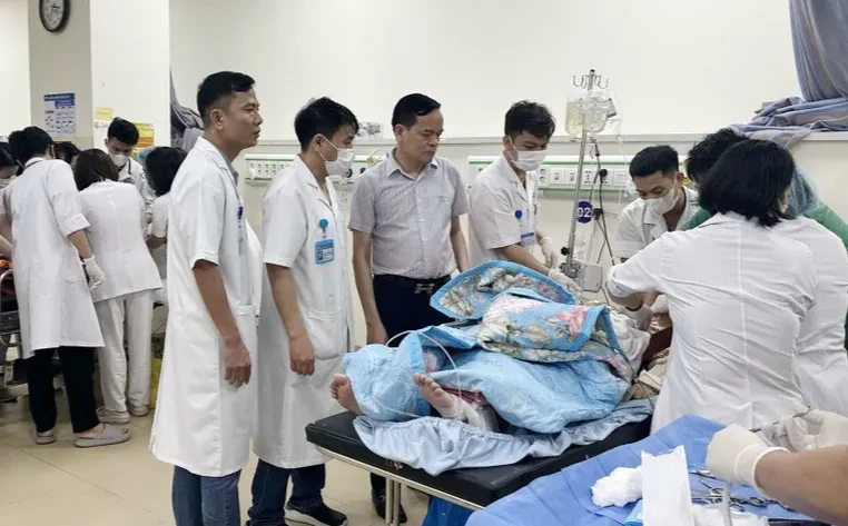 Vụ xe khách lao xuống vực ở Tam Đảo: 1 bệnh nhân tiên lượng nặng