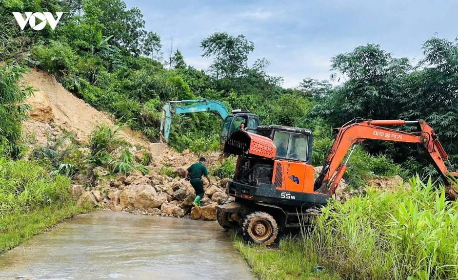 Vừa thông xe, tuyến đường ở Lâm Thượng tiếp tục sạt lở, 455 hộ dân lại bị cô lập Vừa thông xe, tuyến đường ở Lâm Thượng tiếp tục sạt lở, 455 hộ dân lại bị cô lập