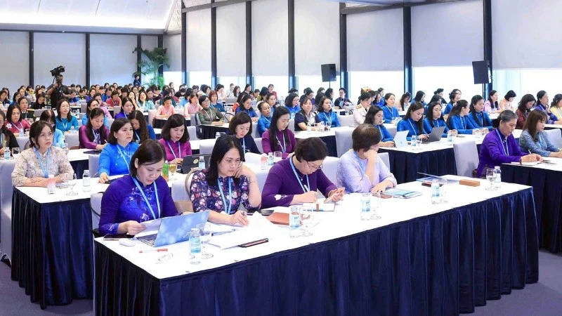 Vun đắp giá trị gia đình Việt Nam tiến bộ, văn minh, ấm no, hạnh phúc Vun đắp giá trị gia đình Việt Nam tiến bộ, văn minh, ấm no, hạnh phúc