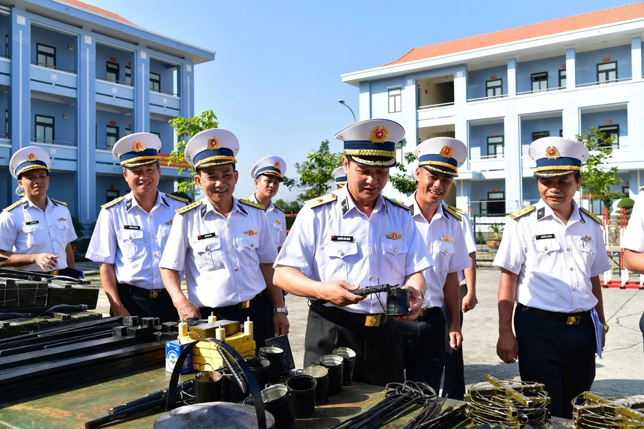 Vùng 2 Hải quân: 17 năm kiên cường bám biển, bảo vệ vững chắc chủ quyền thềm lục địa phía Nam Vùng 2 Hải quân: 17 năm kiên cường bám biển, bảo vệ vững chắc chủ quyền thềm lục địa phía Nam