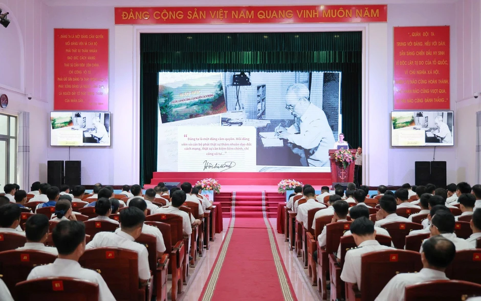 Vùng 3 Hải quân: Đổi mới, sáng tạo ứng dụng công nghệ số trong giảng dạy chính trị Vùng 3 Hải quân: Đổi mới, sáng tạo ứng dụng công nghệ số trong giảng dạy chính trị