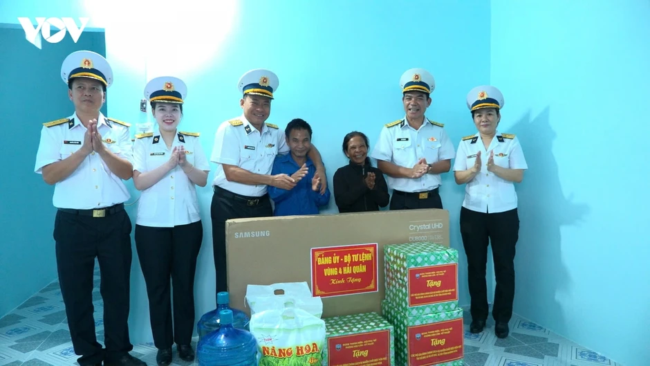Vùng 4 Hải quân bàn giao 4 căn nhà cho gia đình chính sách Vùng 4 Hải quân bàn giao 4 căn nhà cho gia đình chính sách