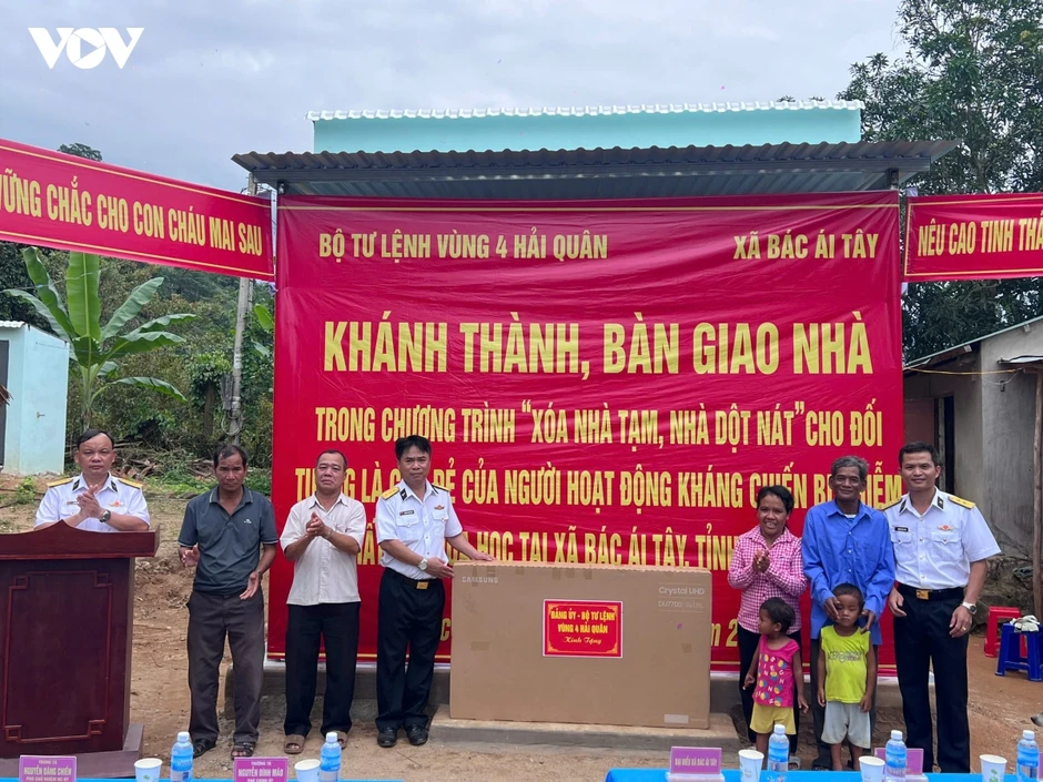 Vùng 4 Hải quân bàn giao 4 căn nhà cho gia đình chính sách Vùng 4 Hải quân bàn giao 4 căn nhà cho gia đình chính sách