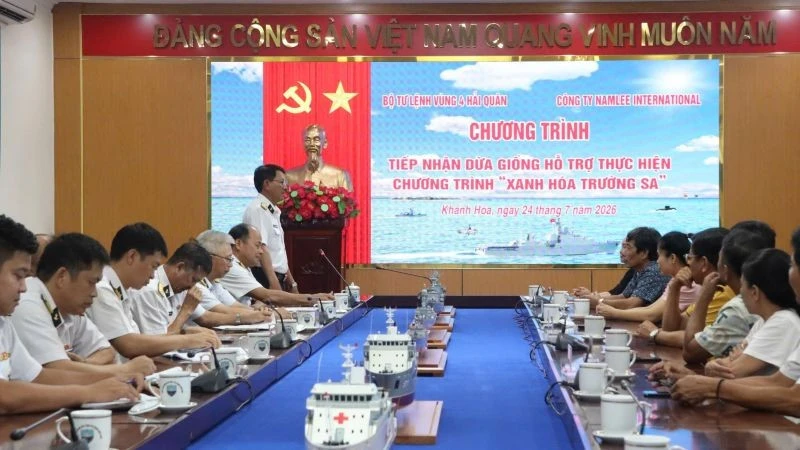 Vùng 4 Hải quân nhận 8.000 cây dừa cho chương trình “Xanh hóa Trường Sa” Vùng 4 Hải quân nhận 8.000 cây dừa cho chương trình “Xanh hóa Trường Sa”