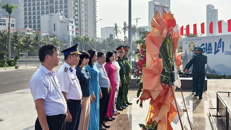 Vùng Cảnh sát biển 2 đồng hành với ngư dân