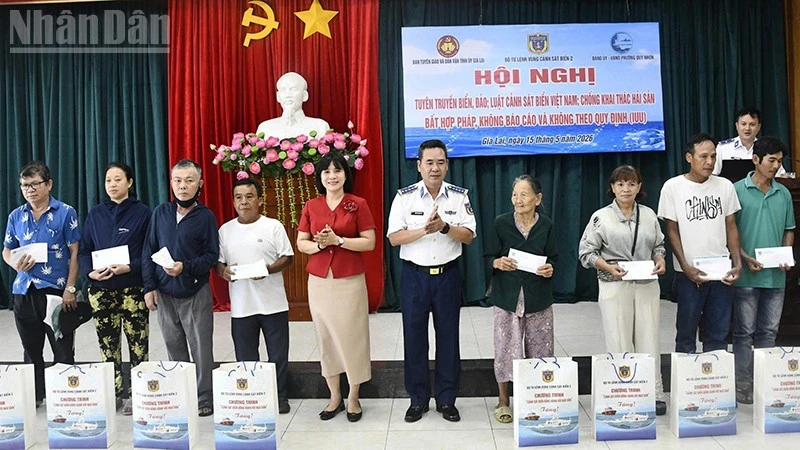 Vùng Cảnh sát biển 2 đồng hành với ngư dân