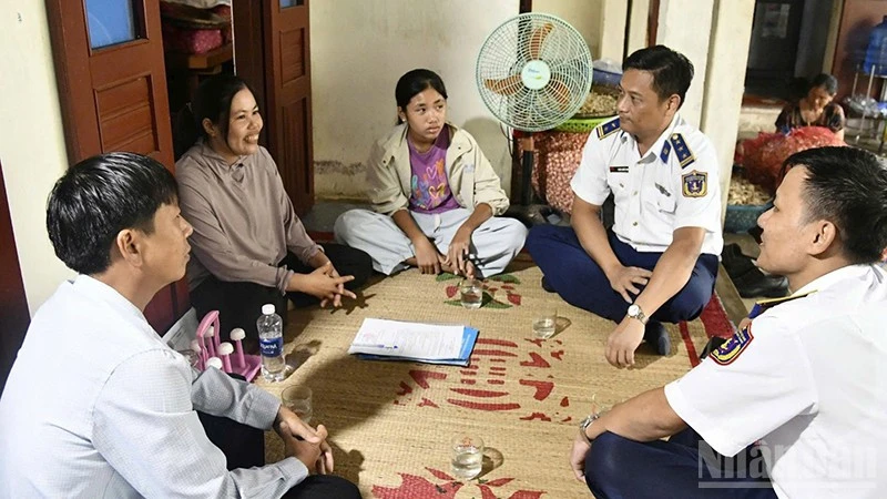 Vùng Cảnh sát biển 2 mang Trung thu đến với hàng trăm trẻ thơ Vùng Cảnh sát biển 2 mang Trung thu đến với hàng trăm trẻ thơ
