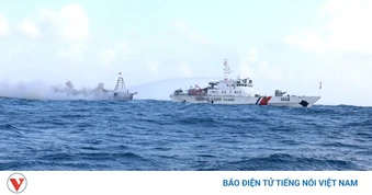 Vùng Cảnh sát biển 4 kịp thời cứu nạn ngư dân trên tàu cá bị cháy